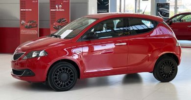 Lancia Ypsilon: fino al 30 Aprile tua da 189 euro al mese Lancia Ypsilon laterale