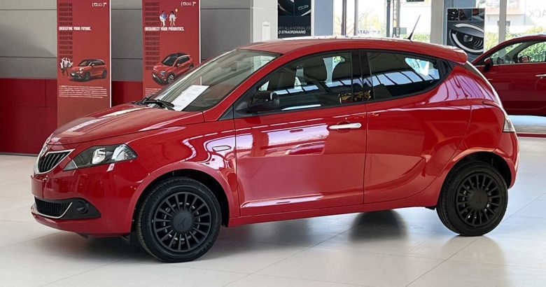 Lancia Ypsilon: fino al 30 Aprile tua da 189 euro al mese Lancia Ypsilon laterale