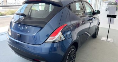 Lancia Ypsilon GPL: fino al 30 Aprile 2023 tua da 189 euro al mese Lancia Ypsilon posteriore e laterale passeggeri