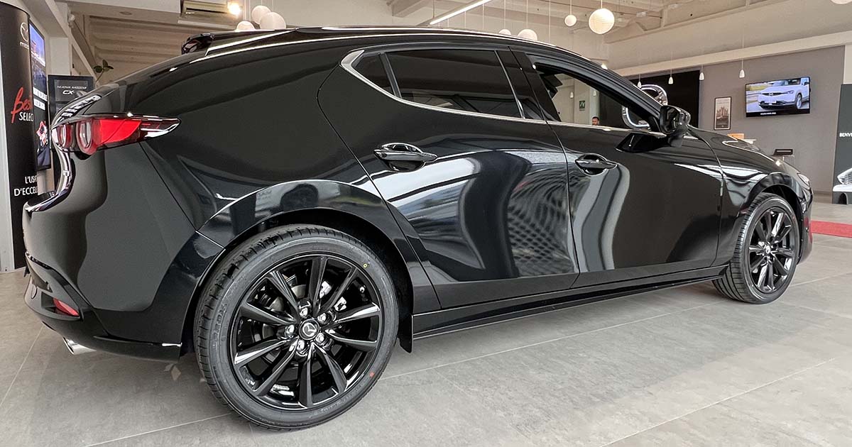 Mazda3 Versione Speciale “HOMURA”: scoprila da Jolly Auto Mazda laterale