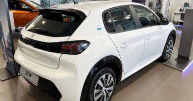 Peugeot e-208 in pronta consegna con extra sconto da Jolly Automobili Peugeot e alto e laterale