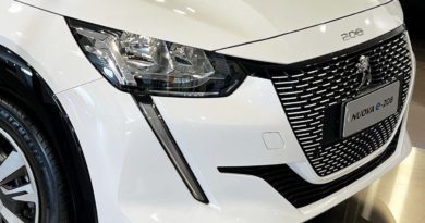 Peugeot e-208 in pronta consegna con extra sconto da Jolly Automobili Peugeot e firma luminosa anteriore