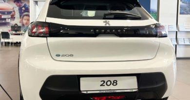 Peugeot e-208 in pronta consegna con extra sconto da Jolly Automobili Peugeot e posteriore