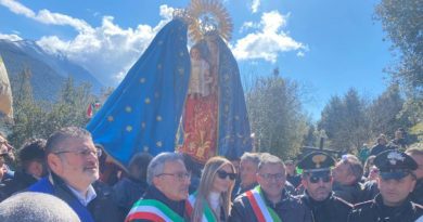 Colle San Magno e Castrocielo, il tradizionale bacio delle Madonne che unisce le due comunità bacio madonne copia