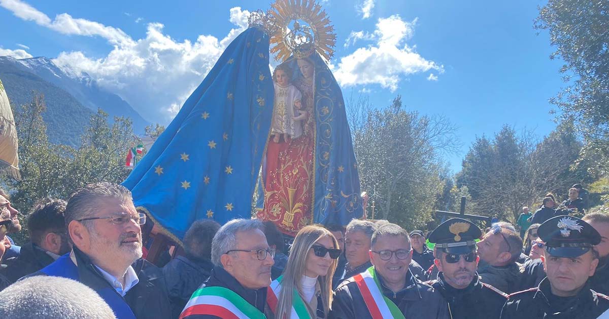 Colle San Magno e Castrocielo, il tradizionale bacio delle Madonne che unisce le due comunità bacio madonne copia