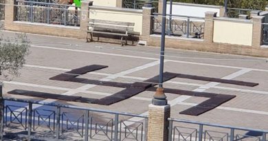 Svastica in piazza: la notizia finisce sui giornali nazionali svastica