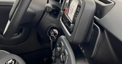 Fiat Panda: tua da 99 € al mese fino al 31 Maggio 2023 Fiat Panda interni anteriori volante schermo
