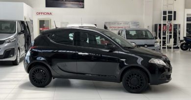 Lancia Ypsilon: fino al 31 Luglio 2023 tua da 159 euro al mese Lancia Ypsilon profilo passeggero