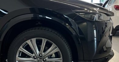 Mazda CX profilo anteriore laterale fari cerchi in lega