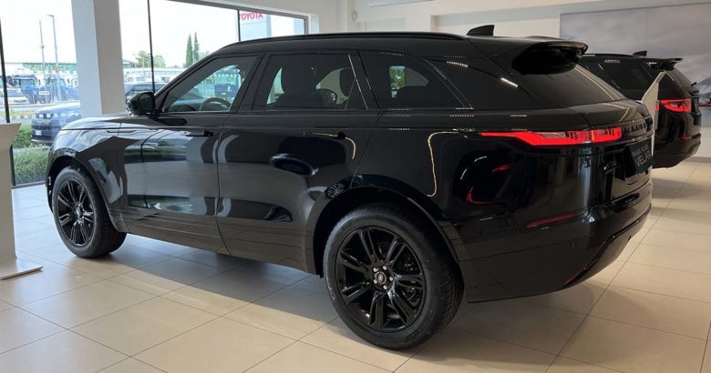 Range Rover Velar: tua da 550 € al mese con Leasing+ Range Rover Velar posteriore e lato guidatore