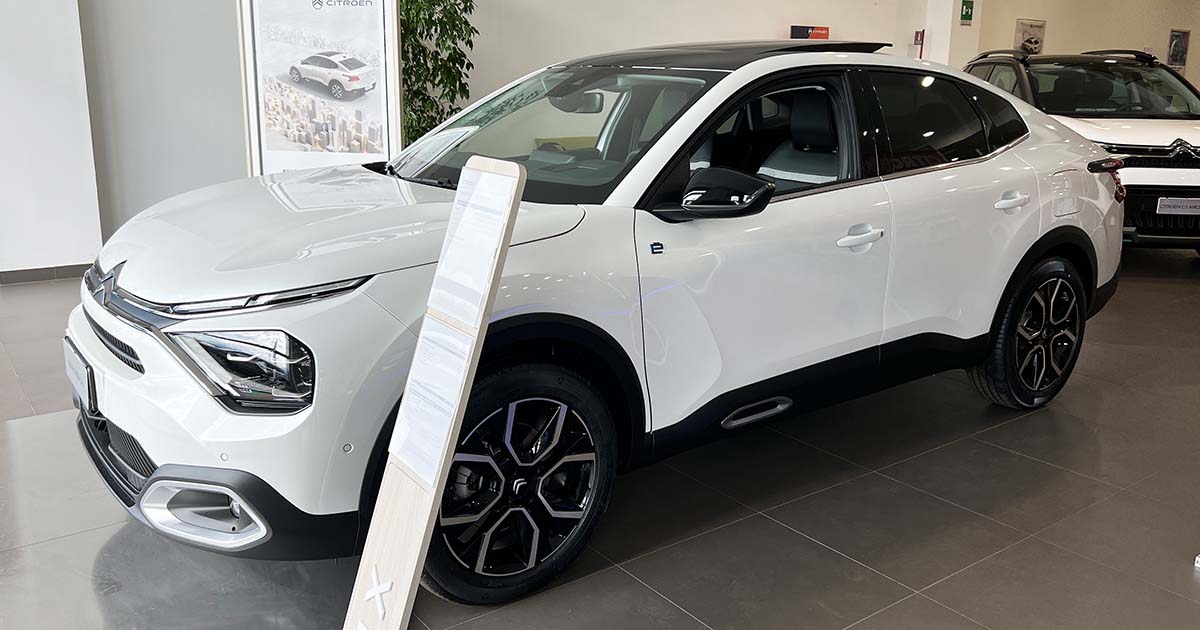 Citroën C4 X in pronta consegna a 27.900 euro Citroën C X profilo esterno