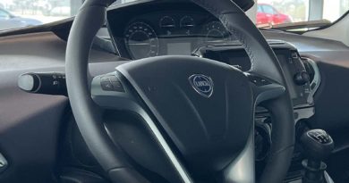 Lancia Ypsilon: fino al 31 Ottobre tua da Lancia Ypsilon interni anteriori volante