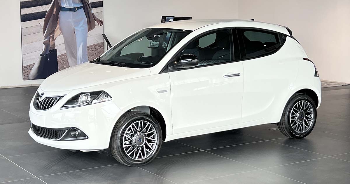 Lancia Ypsilon: fino al 31 Ottobre tua da Lancia Ypsilon profilo laterale guidatore