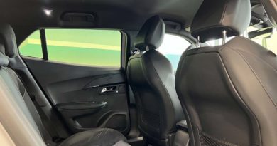 Nuovo Peugeot 2008: fino al 31 Ottobre 2023 tuo da 199 euro al mese Nuovo Peugeot interni posteriori