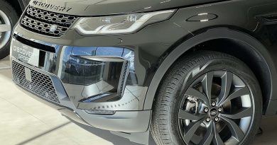 Land Rover Discovery Sport: fino al 31 gennaio tua da 480 euro al mese Land Rover Discovery anteriore