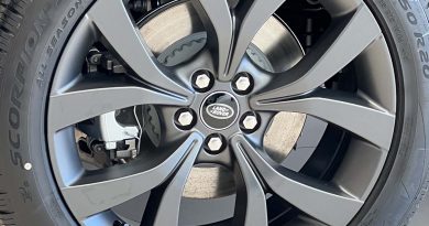 Land Rover Discovery Sport: fino al 31 gennaio tua da 480 euro al mese Land Rover Discovery cerchi