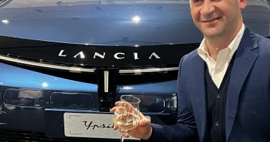 Lancia Ypsilon Nuova Lancia Ypsilon edizione limitata Cassina: il piacere di guidare in un salotto di design Nuova Lancia Ypsilon