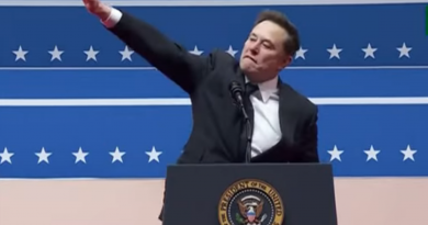 Screenshot at () Musk tra le polemiche dopo lo show all’insediamento di Trump YouTube