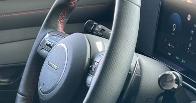 Hyundai Tucson N volante vista laterale