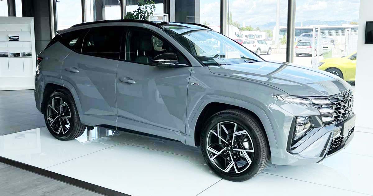 Hyundai Tuscon N vista laterale desing cofano cerchi fari