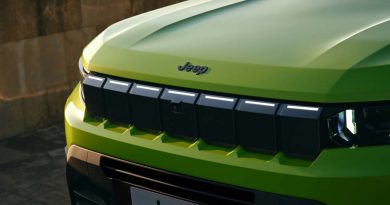 La filosofia costruttiva Jeep resta evidente nella capacità del modello di affrontare ogni contesto grazie al sistema Selec Terrain