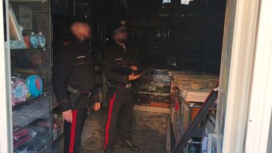 Carabinieri di Ceprano intervengono per domare un incendio in una libreria del centro