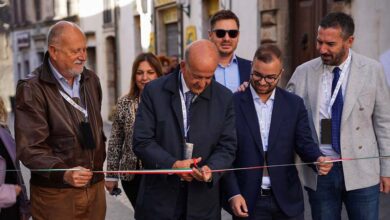 Taglio del nastro nel centro storico di Alatri durante la prima edizione di GustAlatri