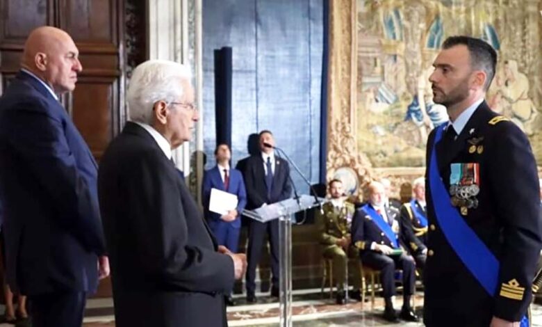 Il tenente colonnello Luca Sordi premiato dal Presidente della Repubblica Sergio Mattarella al Quirinale.
