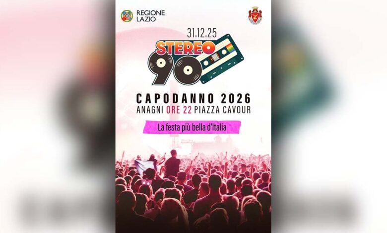 Piazza Cavour ad Anagni allestita per il Capodanno 2025.