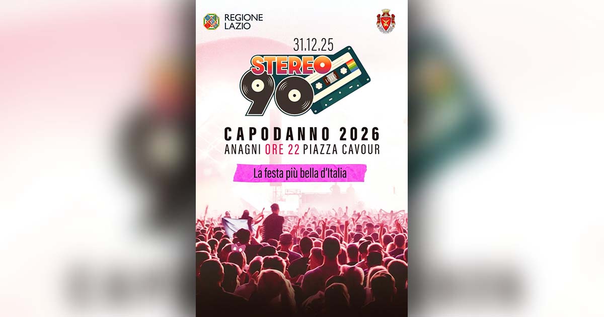 Piazza Cavour ad Anagni allestita per il Capodanno 2025.