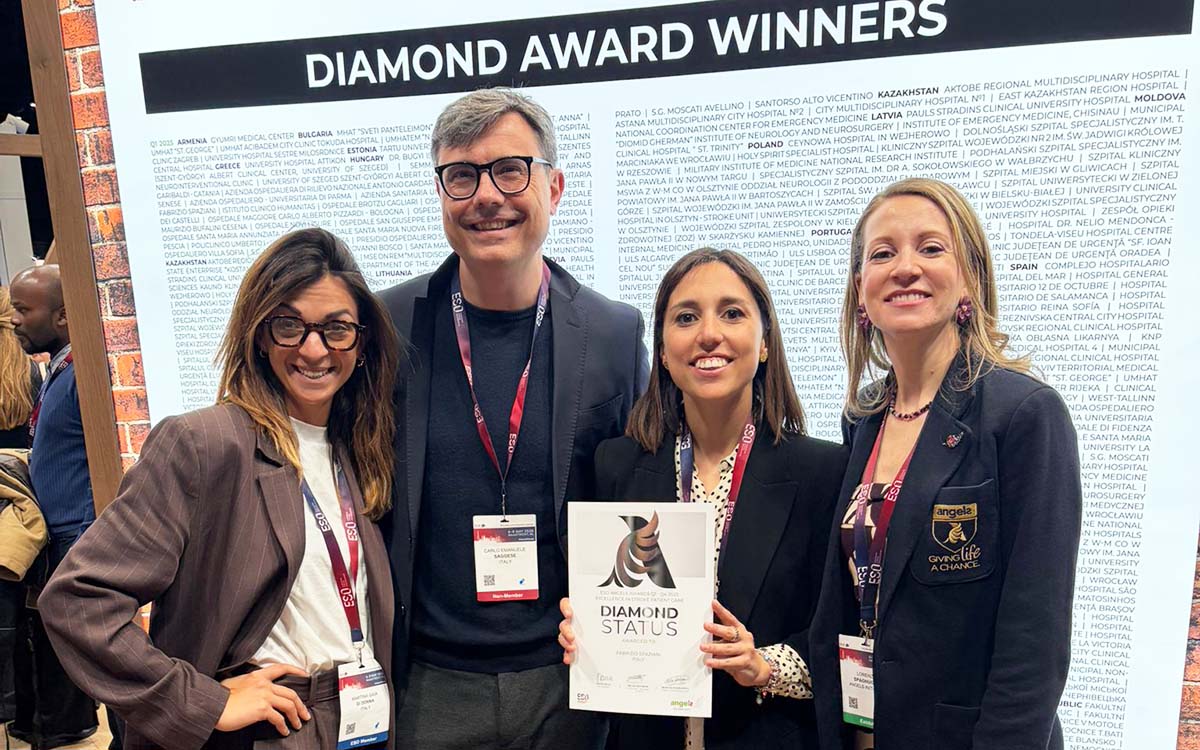 Saggese Bagnato e Di Donna ricevono il premio ufficialmente copia