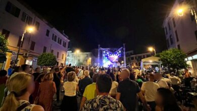 Il pubblico di piazza Luglio copia