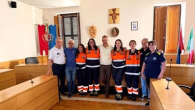 L'Amministrazione Comunale con addette antincendio e dirigenti della Protezione Civile di Ceccano copia
