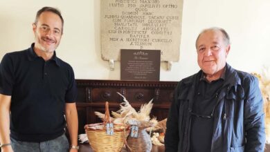 Il sindaco Andrea Querqui con il Maestro d'intreccio Antonio Massa copia