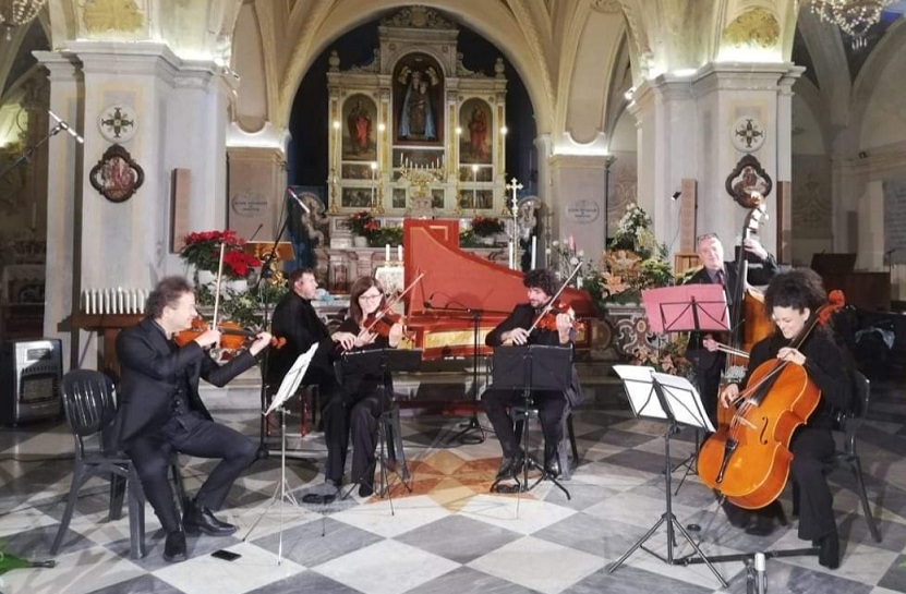 Anagni Antonio Pompeo e Luigi Vacana: «Orgogliosi di non aver spento le festività portando nelle case le eccellenze del territorio» Orchestra
