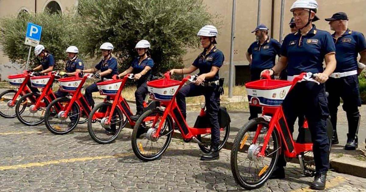 Biciclette con pedalata assistita per gli agenti della Polizia Locale di Roma Bici pedalata assistita Roma