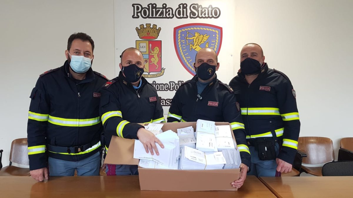 Cassino 1.432 bancomat e carte di credito: la Polizia denuncia tre uomini per ricettazione polizia cassino