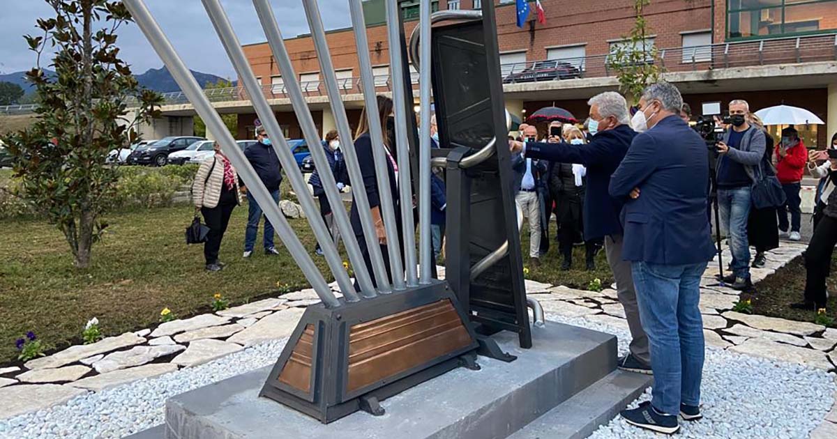 Cassino CASSINO – Commozione per l’inaugurazione della scultura in memoria delle vittime del Covid scultura memoria vittime covid