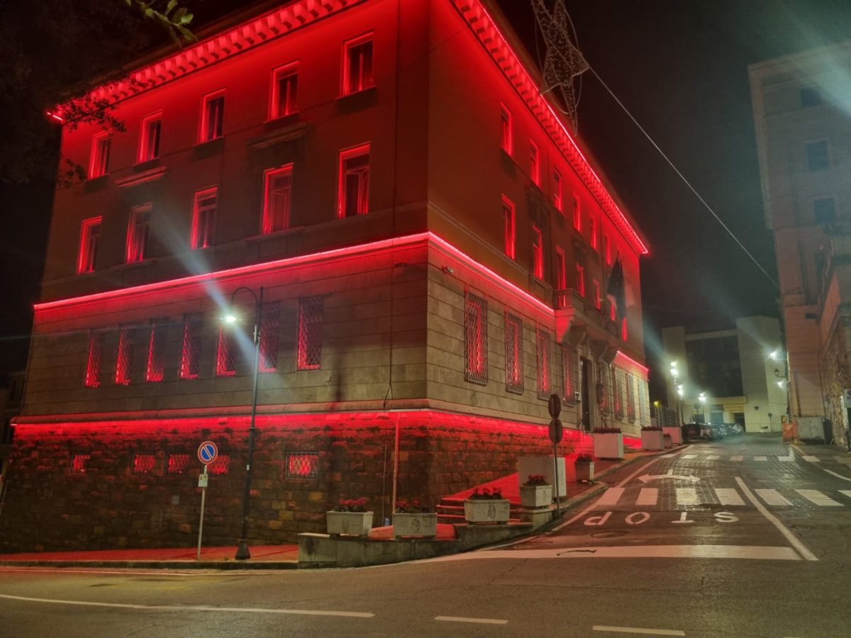 Frosinone FROSINONE – Palazzo comunale illuminato di rosso, per onorare le donne Comune di Frosinone