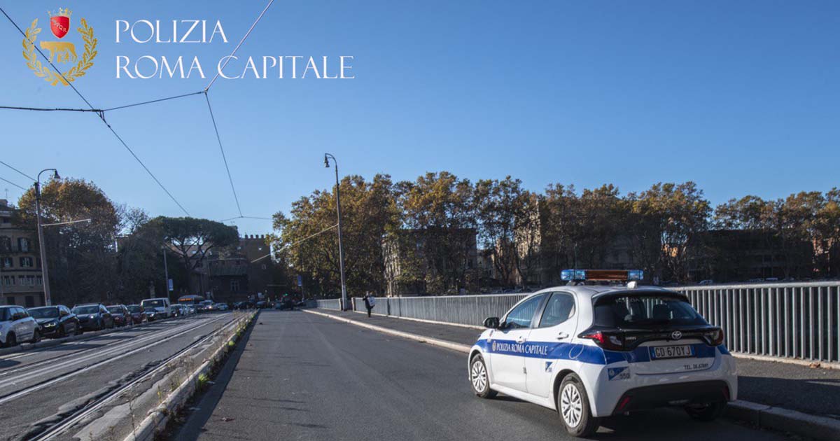 ROMA – 25enne scavalca parapetto per buttarsi nel Tevere. Salvato dalla Polizia Locale capitolina Polizia Roma Capitale