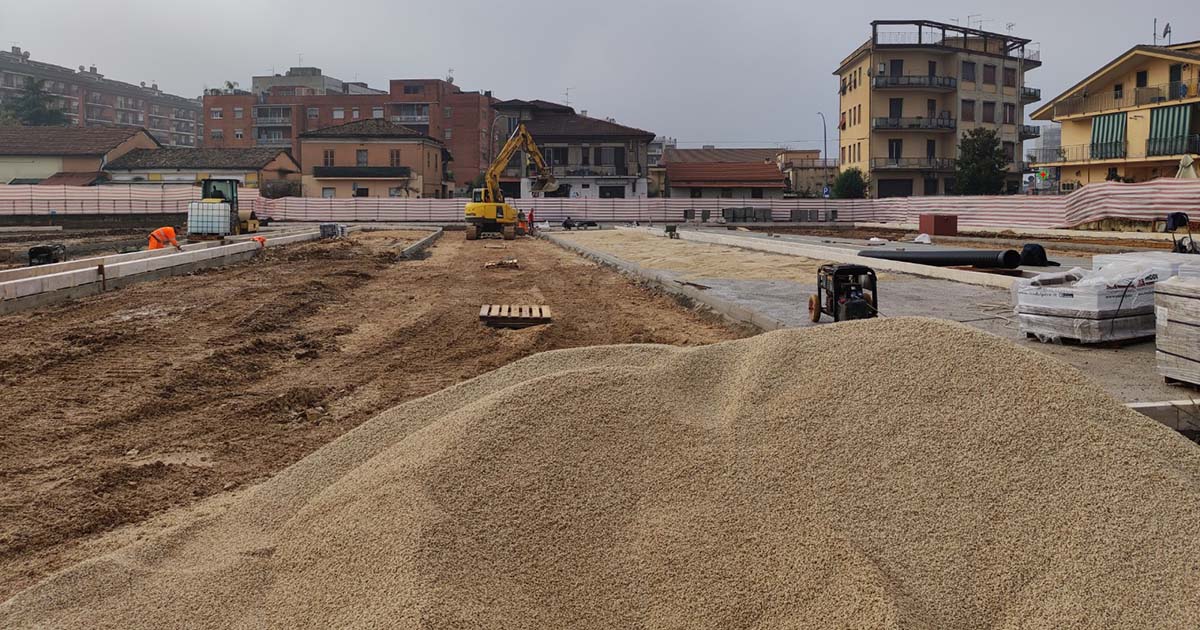 Frosinone Frosinone, lavori incessanti al nuovo parcheggio allo Scalo Nuovo parcheggio Frosinone Scalo