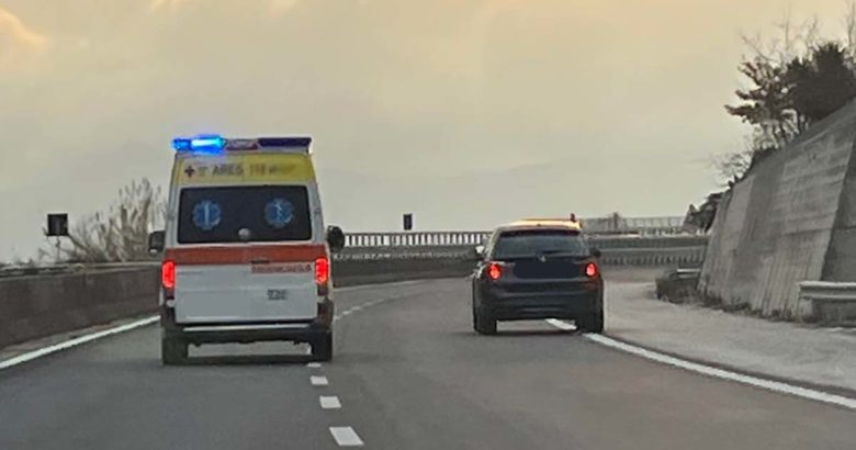 Veroli Altro incidente in superstrada: tre i veicoli coinvolti Ambulanza