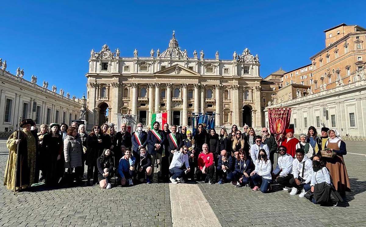 La Fiaccola Benedettina “pro pace et Europa una” benedetta in Vaticano da Papa Francesco Roma foto