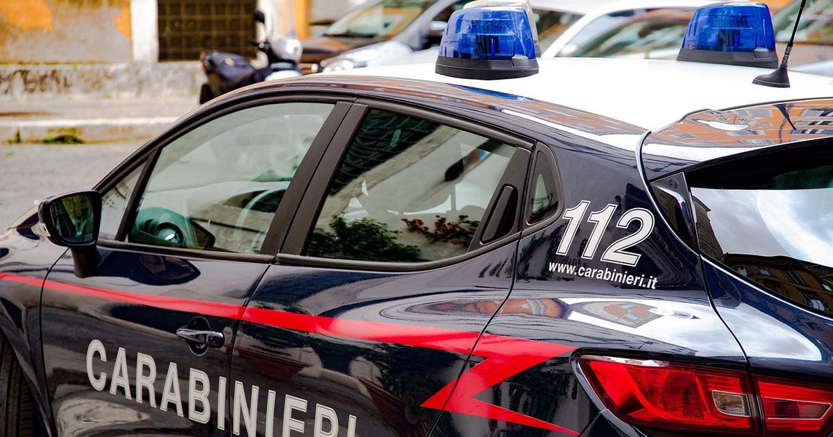 Coniugi di 62 e 59 anni trovati morti in casa: indagato per omicidio pluriaggravato il figlio 25enne Carabinieri