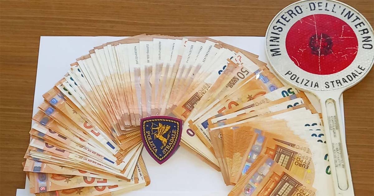 Cassino 6.900 euro in contanti e diversi monili recuperati dalla Polizia. Il tranello del parente stavolta finisce male