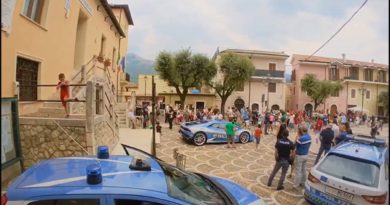 Campoli Appennino: grande entusiasmo per la Lamborghini della Polizia di Stato