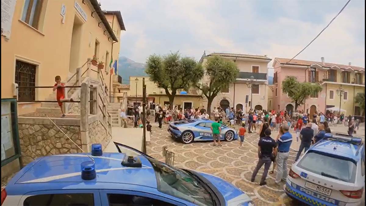 Campoli Appennino: grande entusiasmo per la Lamborghini della Polizia di Stato