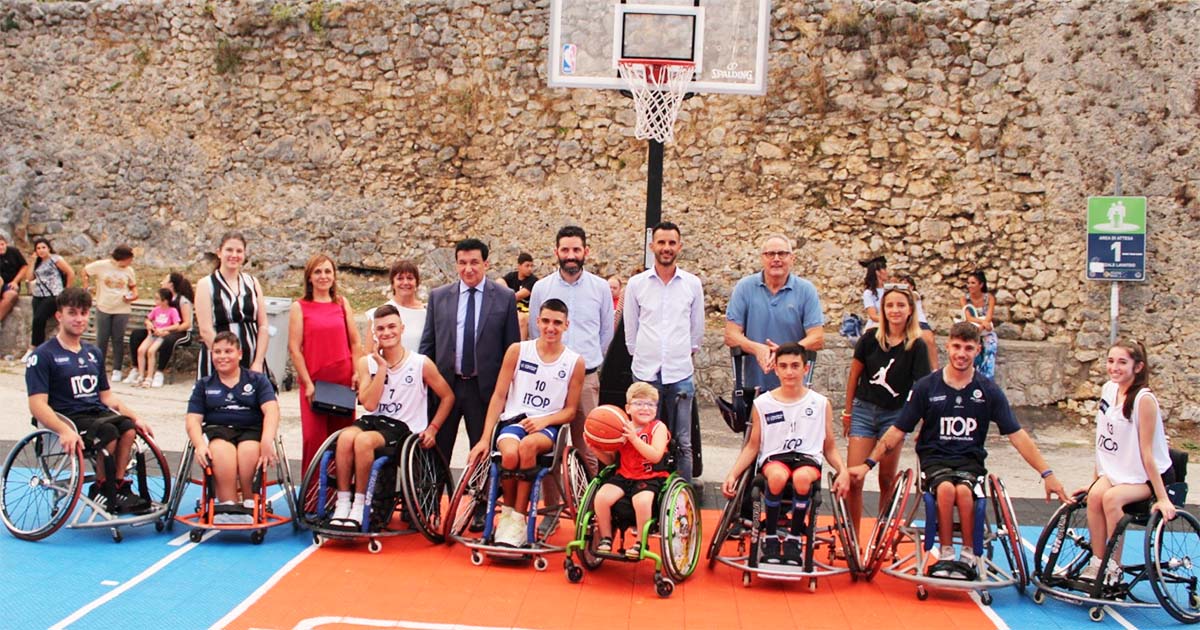 Alessio Zompatori e la sua squadra Campioni d’Italia di basket giovanile in carrozzina 2022
