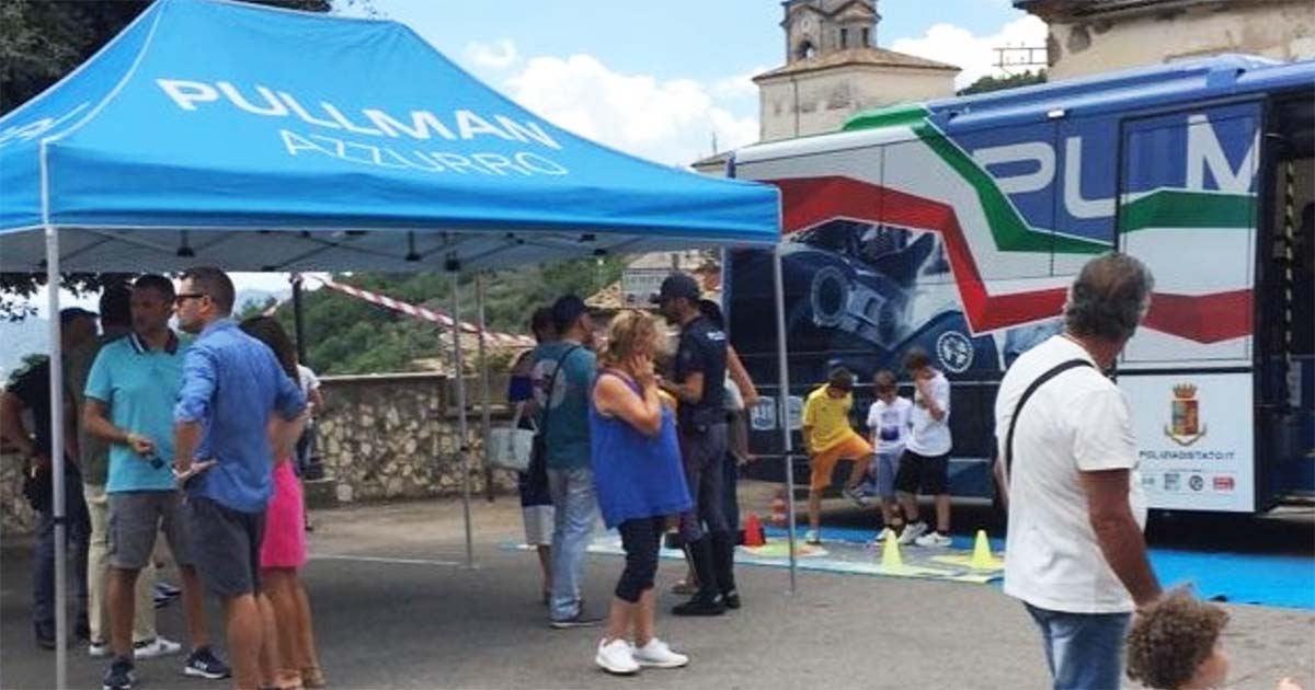 Guarcino: una giornata all’insegna della sicurezza stradale con il Pullman Azzurro della Polizia