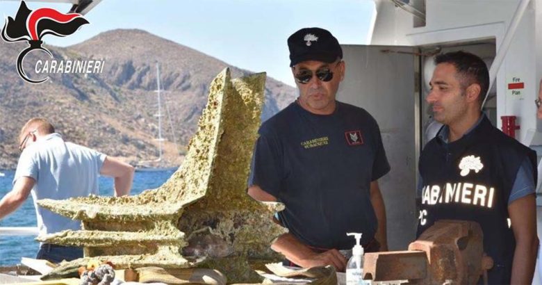 I Carabinieri recuperano il rostro in bronzo di una nave romana a 80 metri di profondità rostro
